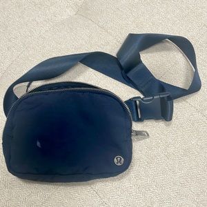 Lululemon everywhere belt bag 1l